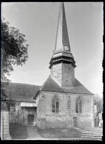 Vue générale de l'église d'Hennezis (Eure).