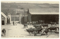 Ecardenville-sur-Eure. Cour de la Ferme d'Ecardenville-sur-Eure.