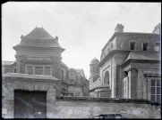 Façade d'un hôtel particulier de Lisieux (Calvados).