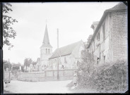 Vue générale de l'église de Brestot (Eure) et de son cimetière.