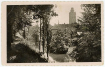 Verneuil-sur-Avre. Les Fossés et l'Eglise de la Madeleine.