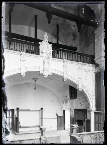 Pièce avec boiseries de l'abbaye Notre-Dame de Fontenelle de Saint-Wandrille-Rançon (Seine-Maritime).