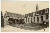 Bernay. L'Hôpital- La Cour d'Honneur.