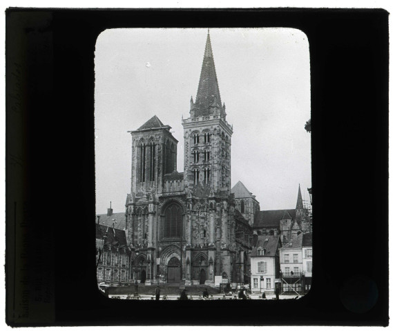 Cathédrale Saint-Pierre de Lisieux (Calvados), façade ouest.