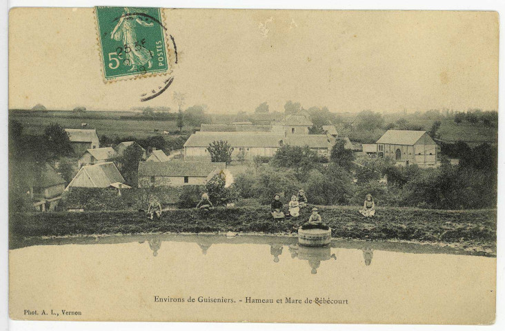 Guiseniers. Hameau et Mare de Lébécourt.