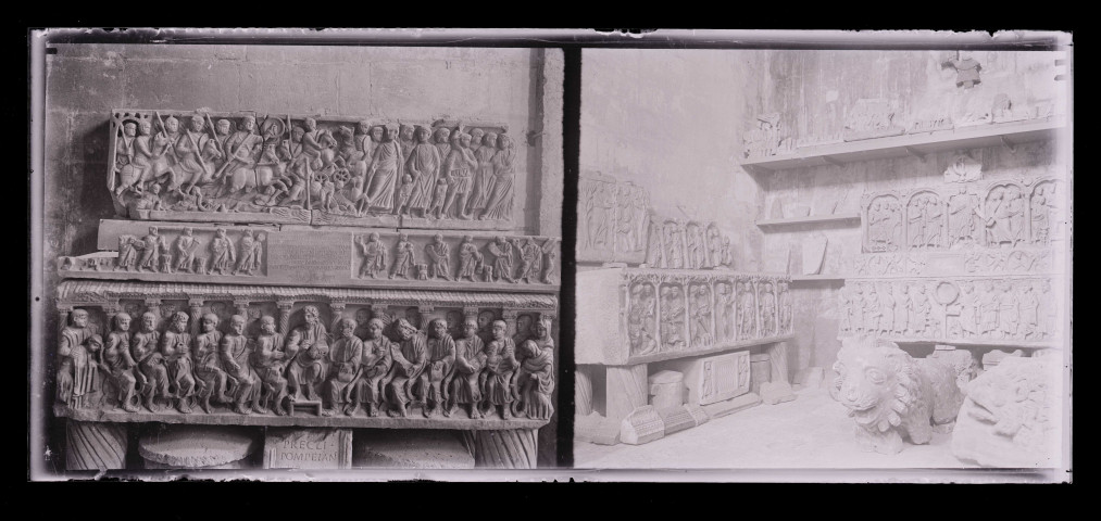 Ruines et vestiges d'abbaye, morceaux de retables en pierre délabrés posés sur un mur.