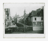 Commerces dans le quartier Saint-Leu près de la cathédrale d'Amiens (Somme).