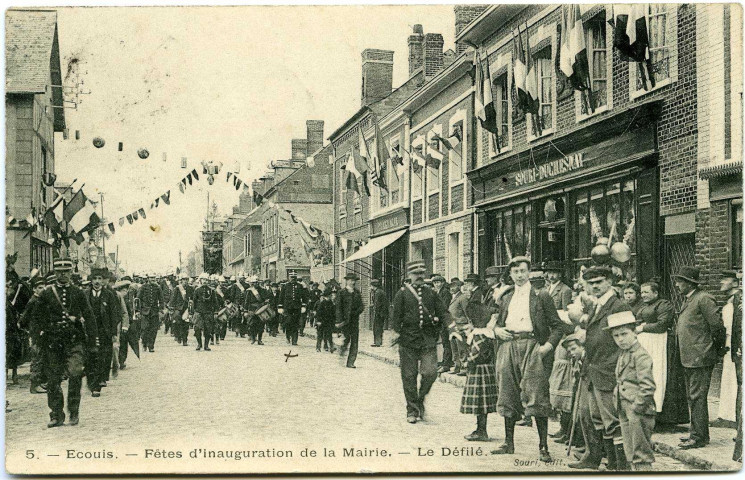Ecouis. Fêtes d'Inauguration de la Mairie. - Le Défilé.