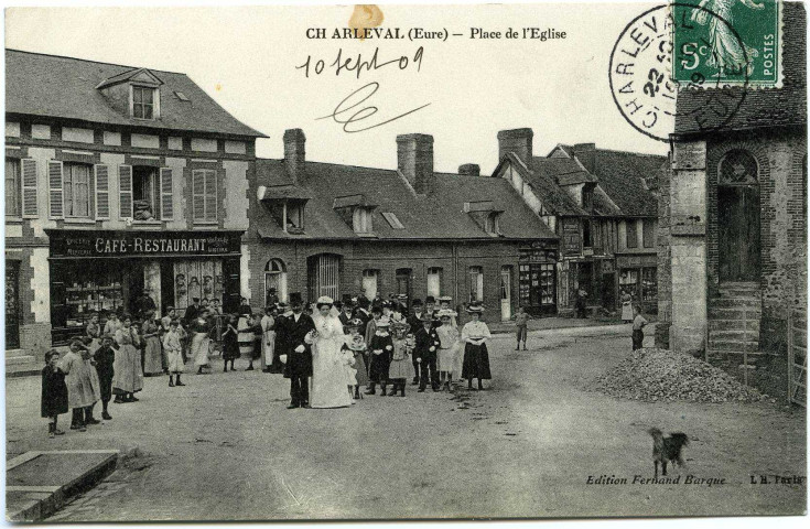 Charleval. Place de l'Eglise.