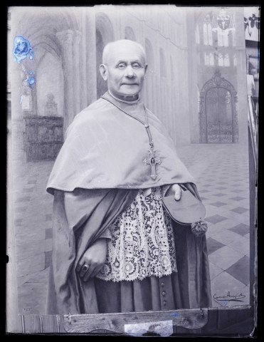 Portrait de Monseigneur Chauvin à Sancourt (Eure) en 1927.