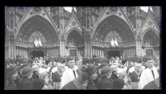 Procession de la Vierge au Monument de Jeanne d'Arc et à la basilique Notre-Dame de Bonsecours (Seine-Maritime).