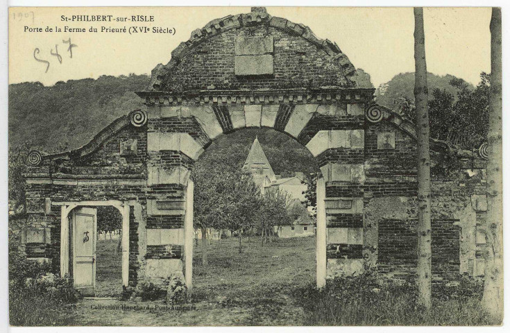 Saint-Philbert-sur-Risle. Porte de la ferme du Prieuré XVIe siècle.