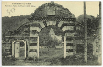 Saint-Philbert-sur-Risle. Porte de la ferme du Prieuré XVIe siècle.