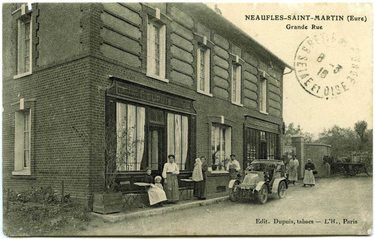 Neaufles-Saint-Martin. Grande Rue.