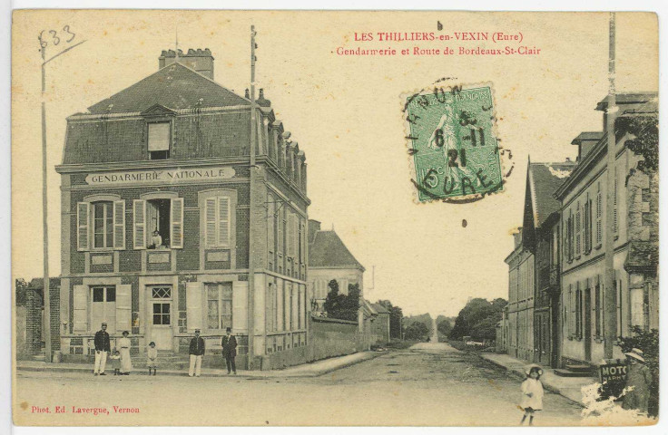 Thilliers-en-Vexin (Les). Gendarmerie et Route de Bordeaux-St-Clair.