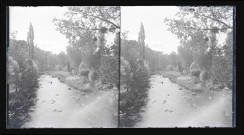 Rivière traversant la campagne normande.