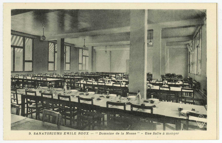 Saint-Sébastien-de-Morsent. Sanatoriums Emile Roux. - «Domaine de la Musse» - Une salle à manger.