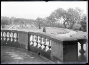 Vue d'ensemble du jardin du manoir « le Val fleuri » appartenant à M. Gallier.