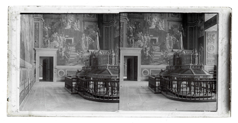 Salle et collection d'un musée.