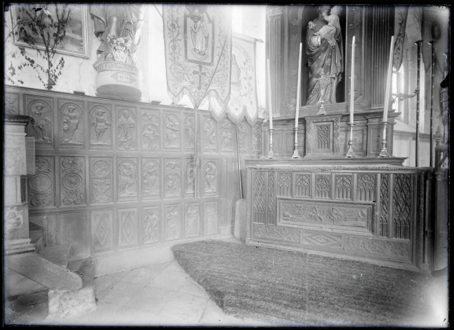 Autel de l'église d'Écaquelon (Eure).