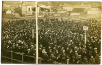 Evreux-Ville. Manifestation des Catholiques de l'Eure Sue le stade Jeanne d'Arc - La Foule.