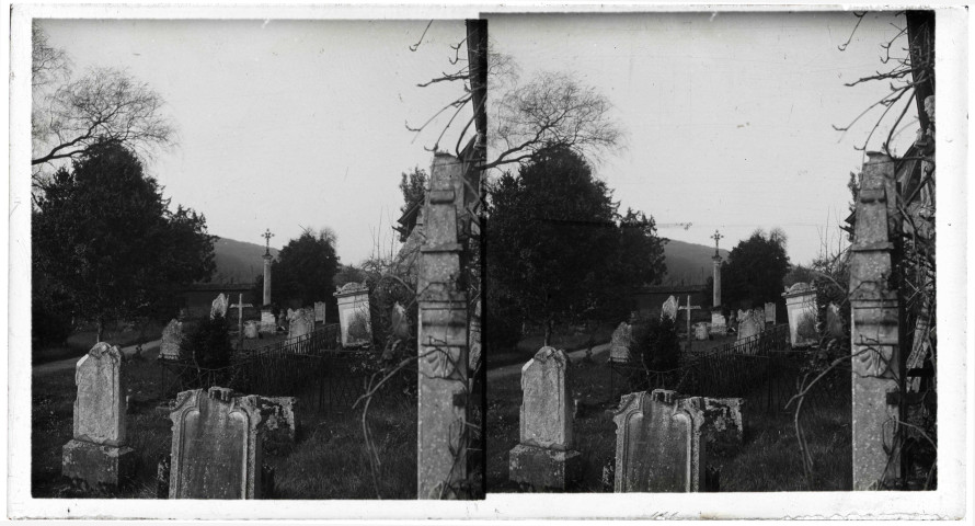 Vue sur un cimetière de campagne.