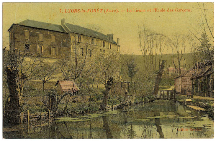 Lyons-la-Forêt. La Lieure et l'Ecole des Garçons.