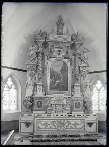 Maître-autel et retable majeur représentant l'Adoration des rois mages de l'église d'Hacqueville (Eure).