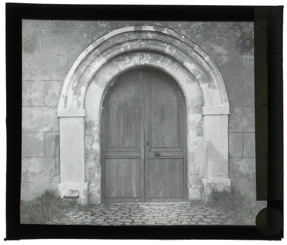 Église Saint-Clair de Saint-Clair-d'Arcey (Eure), portail ouest.