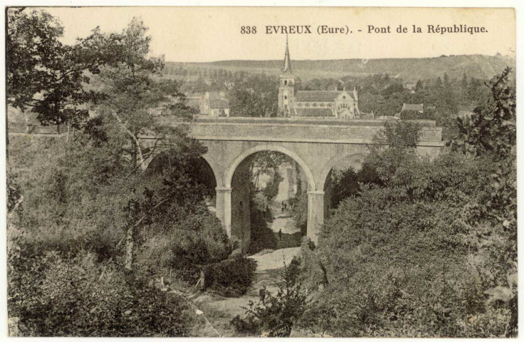 Evreux-Ville. Navarre : Pont de la République.