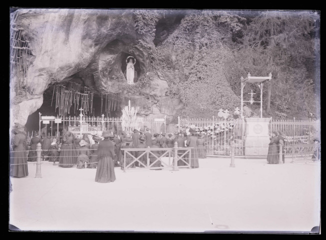 Grotte de Lourdes (Hautes-Pyrénées).