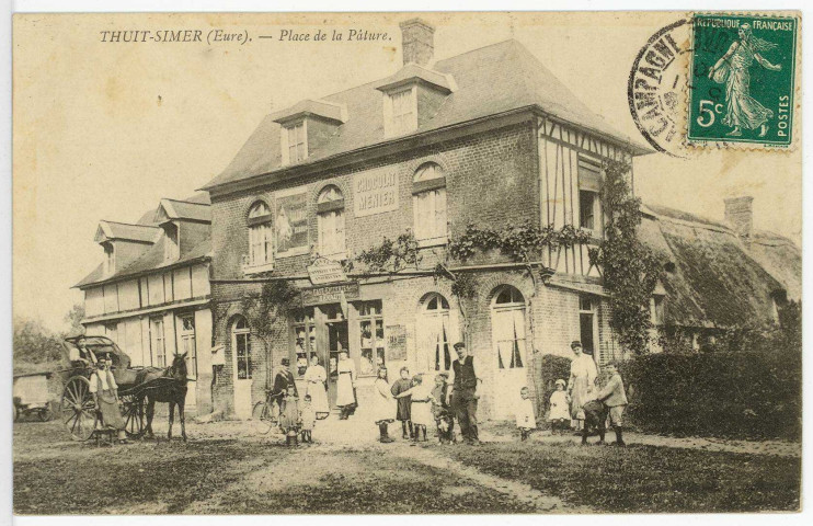 Thuit-Simer (Le). Place de la Pâture.
