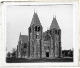 Vue générale de la Collégiale Notre-Dame d'Écouis (Eure).