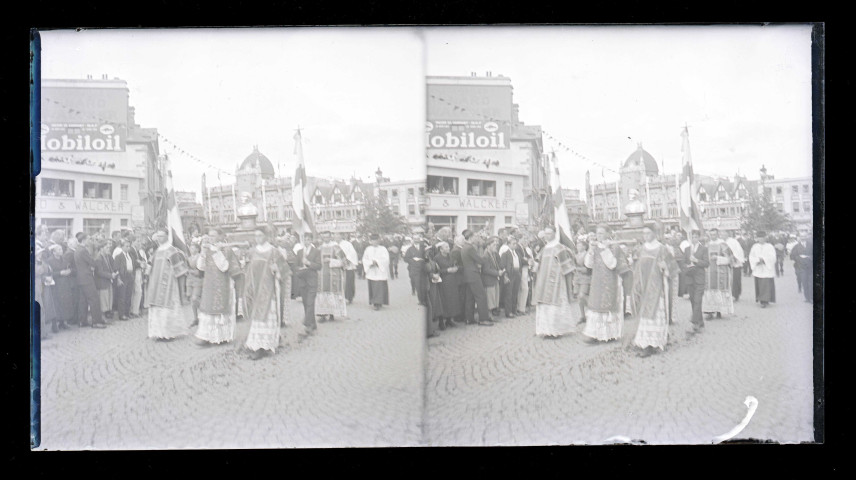 Procession de la Vierge au Monument de Jeanne d'Arc et à la basilique Notre-Dame de Bonsecours (Seine-Maritime).