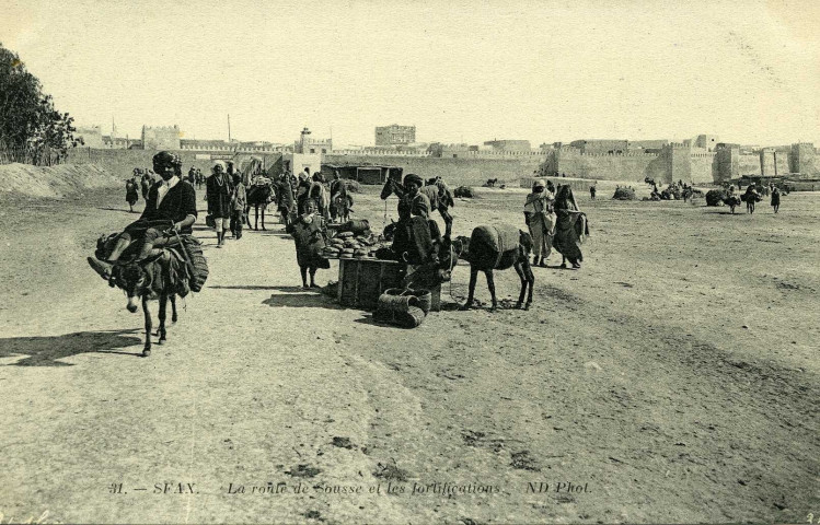 SFAX. La route de Sousse et les fortifications