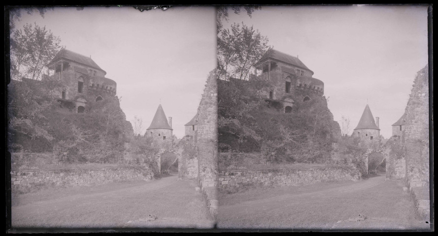 Tour de la chapelle des remparts de Fougères (Ille-et-Vilaine).