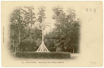 Baux-Sainte-Croix (Les). Rond-point de la Table de Marbre.