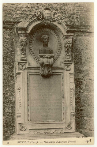 Broglie. Monument d'Augustin Fresnel.
