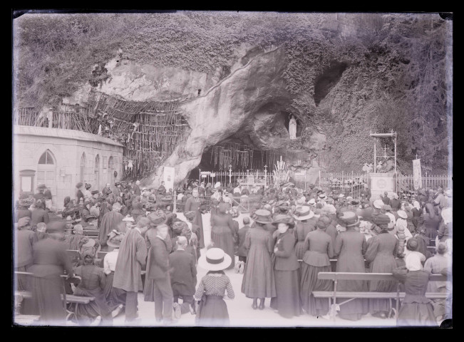 Grotte de Lourdes (Hautes-Pyrénées).