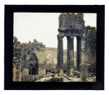 Ruines et vestiges d'un temple.