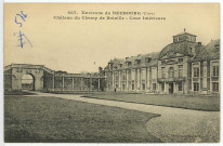 Sainte-Opportune-du-Bosc. Château du Champ de Bataille - Cour Intérieure.
