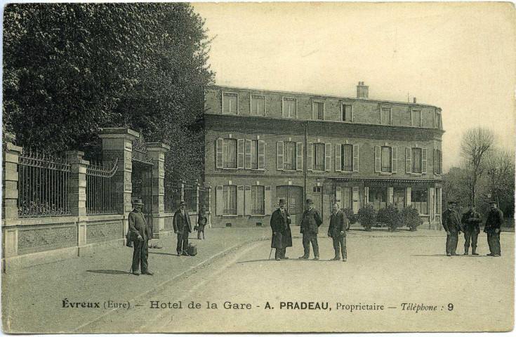 Evreux-Ville. Hôtel de la Gare - A Pradeau propriétaire.