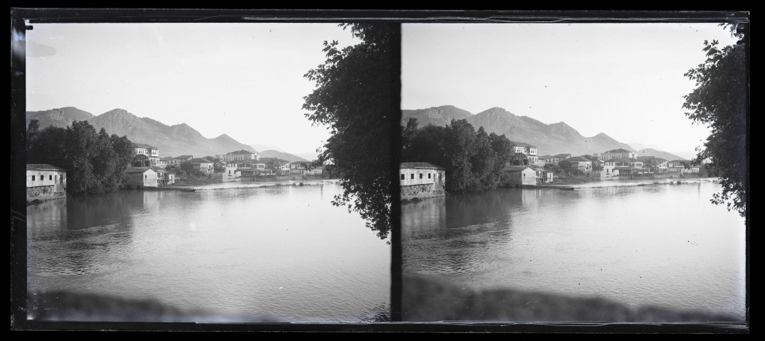 Rives de l'Oronte à Antioche (Turquie) avec le mont Sylpius.