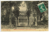 Pressagny-l'Orgueilleux. Façade postérieure du Château.