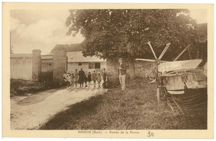 Illiers-l'Evêque. Entrée de la Ferme.