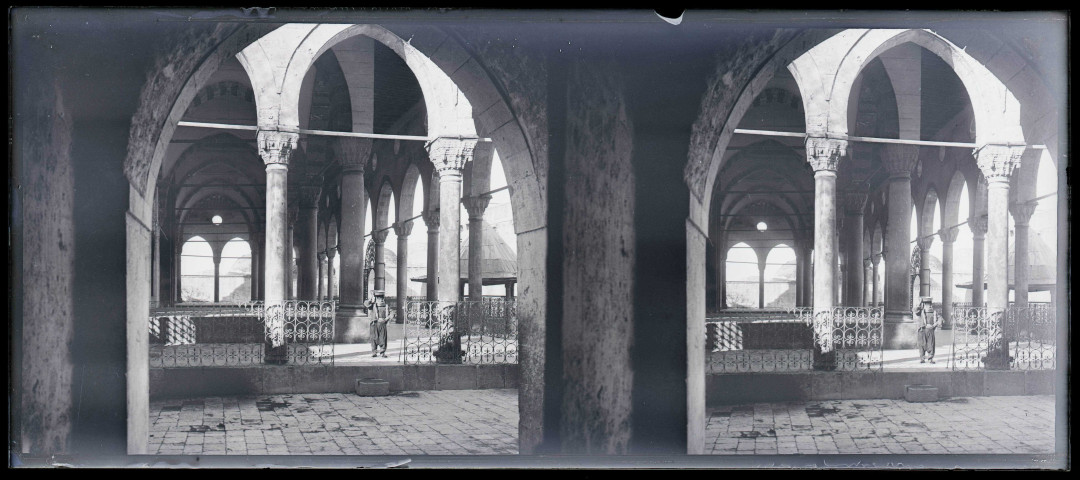 Portail de la mosquée al Adiliyé à Alep (Syrie).