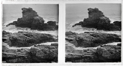 Vagues sur les rochers de la côte bretonne.