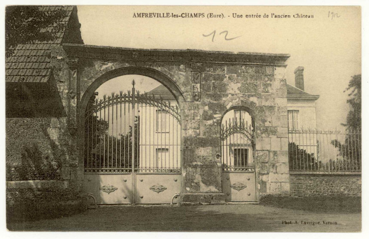Amfreville-les-Champs. Une entrée de l'ancien Château.