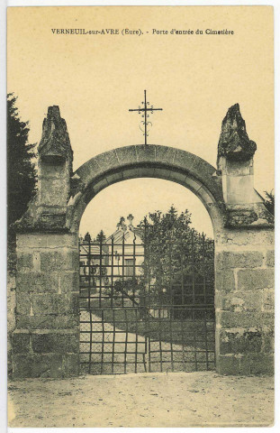 Verneuil-sur-Avre. Porte d'entrée du Cimetière.