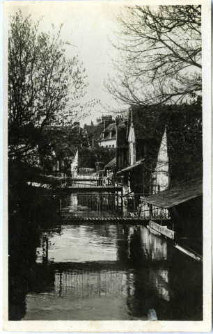 Evreux-Ville. L'Iton.